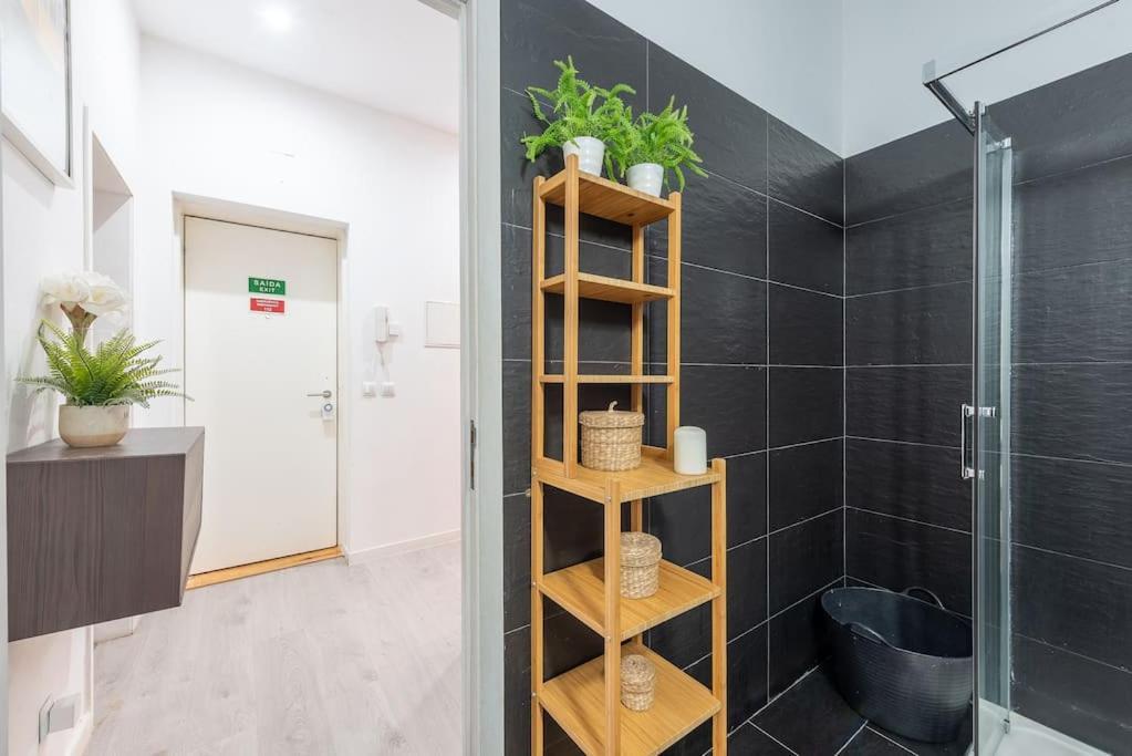 Modern Rustic Apartment In Graca Lisbon Exterior photo
